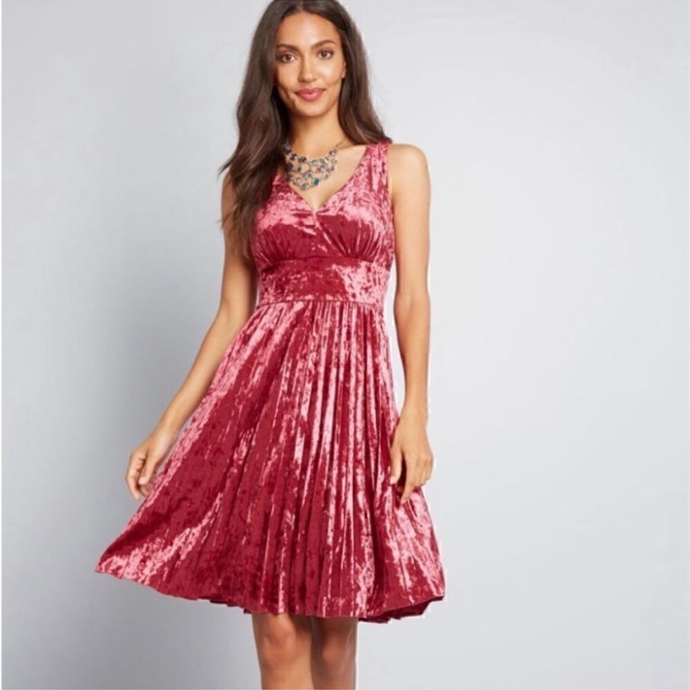Modcloth Splendorous Spree Velvet Dress in Wine